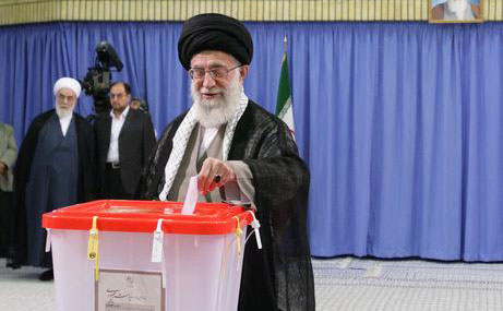 رہبر معظم نے گیارہویں صدارتی انتخابات میں بیلٹ بکس نمبر 110 میں اپنا ووٹ کاسٹ کیا