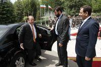 پاکستان کے وزیر اعظم تہران پہنچ گئے