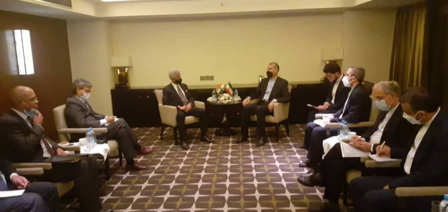 شنگھائی سربراہی اجلاس کی سائڈلائن میں؛ ایران اور بھارت کے وزرائے خارجہ کی ملاقات