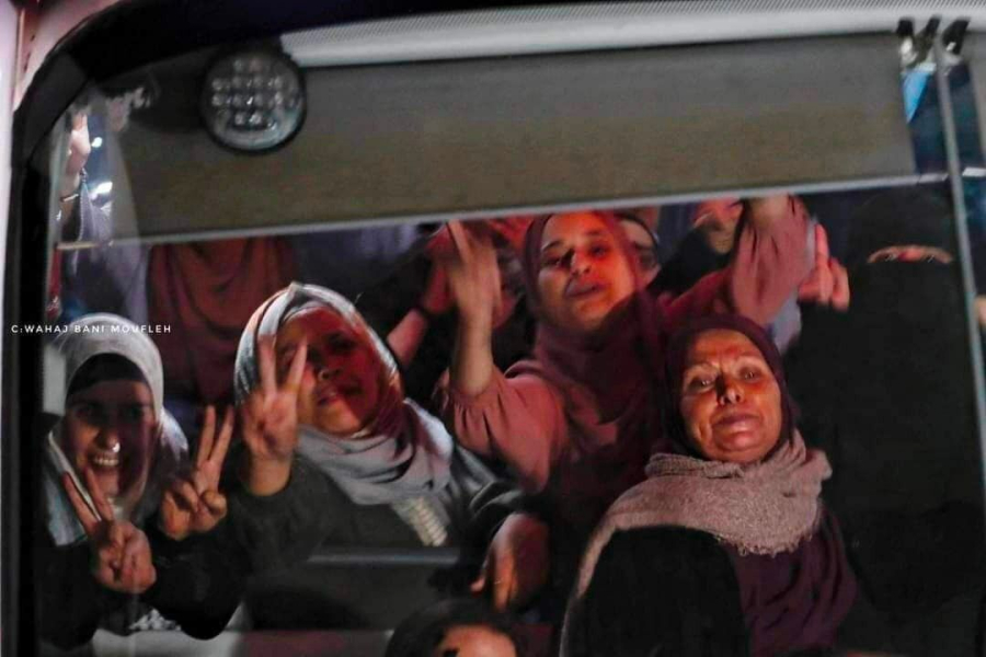 رہا ہونے والے فلسطینی قیدیوں کا وسیع استقبال