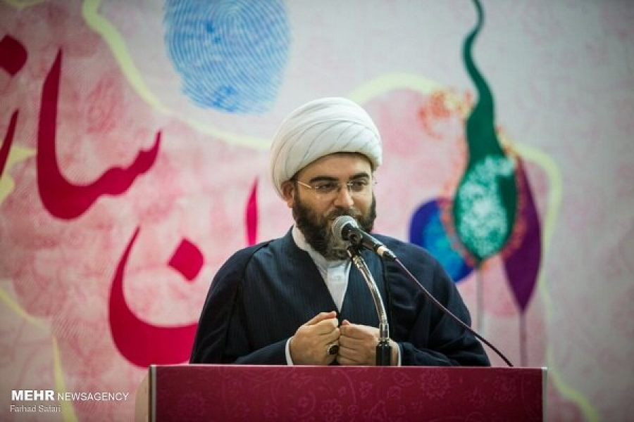 مکتب امام خمینی (رہ) میں &quot;عوام &quot; پر توجہ بنیادی اصولوں میں شامل ہے
