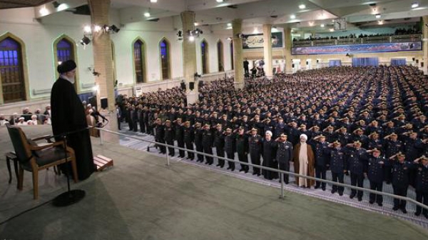 الإمام الخامنئي يستقبل المنتسبين للقوة الجوية في ذكرى ملحمة التاسع عشر من بهمن