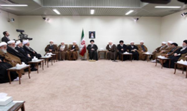 الإمام الخامنئی یستقبل أعضاء مجلس خبراء القیادة بعد اجتماعهم