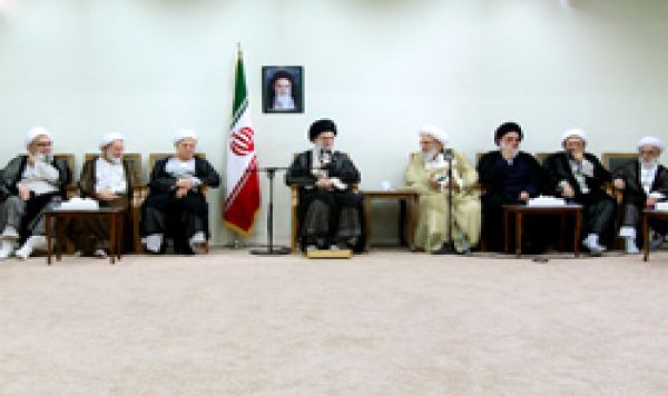 الإمام الخامنئی یستقبل أعضاء مجلس خبراء القیادة بعد اجتماعهم الدوری الـ 12
