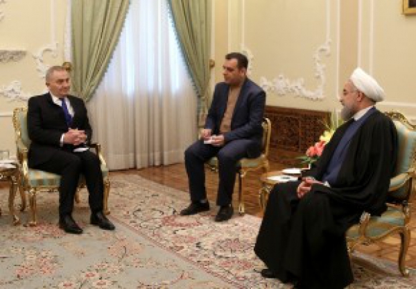 الرئيس روحاني: فتح صفحة جديدة للتعاون مع رومانيا في مختلف المجالات