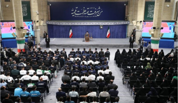 قائد الثورة الاسلامية مخاطبا ترامب: استمر في أحلامك!