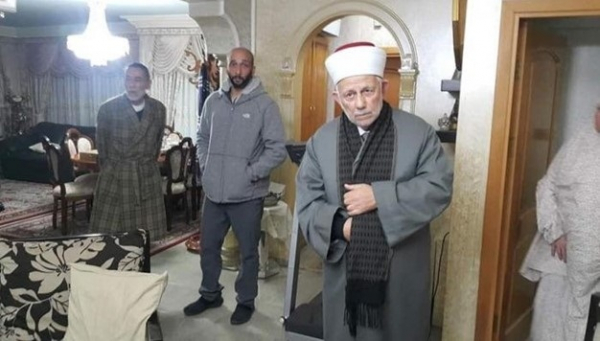 الاحتلال يعتقل 14 فلسطينياً من بينهم رئيس المجلس الإسلامي الأعلى