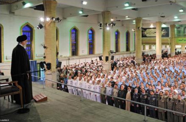 القائد العام للقوات المسلحة المعظم خلال لقائه جمعاً من قادة، منتسبي وعوائل شهداء الجيش