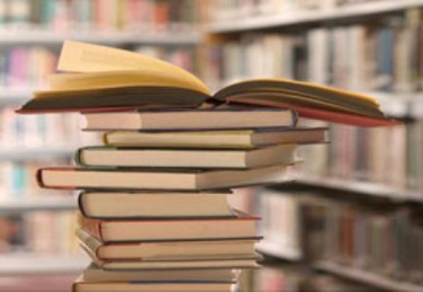 أحيلونا على بعض المصادر الدينيّة الشيعيّة المهمّة التي تُعالج مواضيع نظير الكلام والتفسير والفقه؟