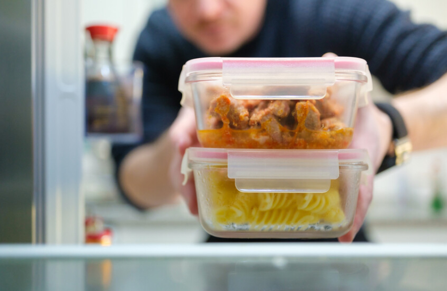 كم من الوقت يمكنك تخزين بقايا الطعام في الثلاجة بأمان؟
