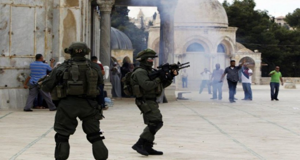 شهداء في القدس ومواجهات بين الاحتلال والمصلين أمام باب الأسباط