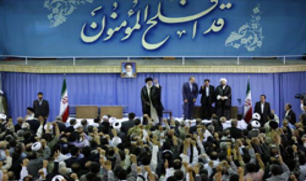الإمام الخامنئی: الکثیر من مشکلات العالم الإسلامی سببها الکیان الصهیونی 