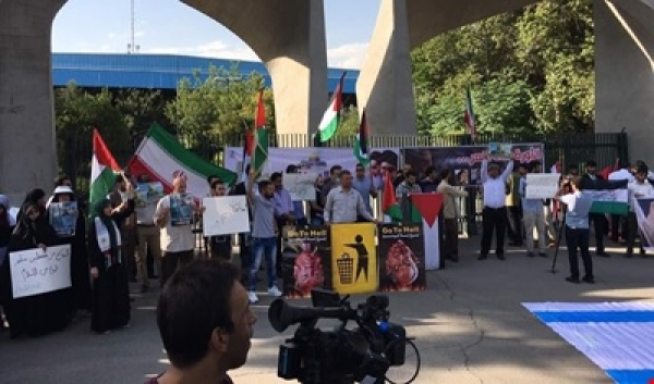 اعتصام أمام جامعة طهران تضامناً مع الشعب الفلسطيني