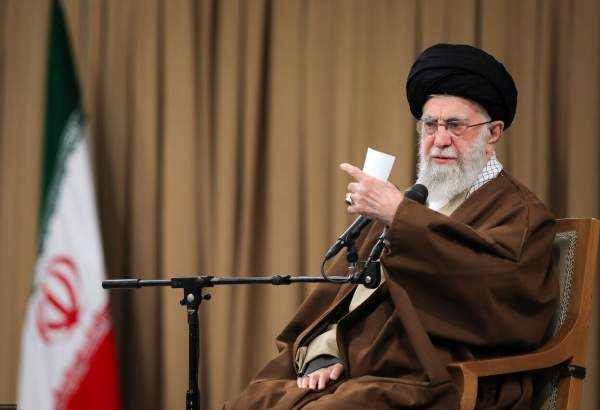 الامام خامنئي : خيبوا آمال العدو في 22 بهمن