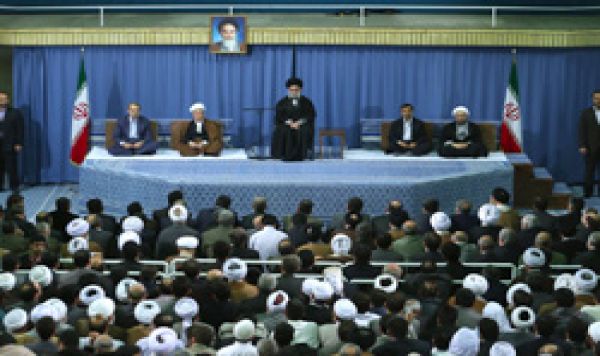 الإمام الخامنئی یستقبل مسؤولی البلاد و ضیوف مؤتمر الوحدة الإسلامیة 
