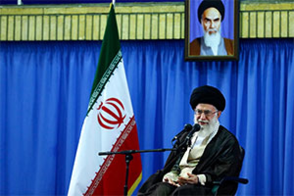 الإمام الخامنئي يستقبل عوائل شهداء السابع من تير و حشداً من عوائل شهداء محافظة طهران
