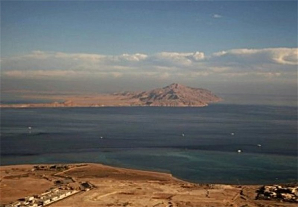 المحكمة الدستورية العليا في مصر توقف تنفيذ كل الأحكام بشأن تيران وصنافير