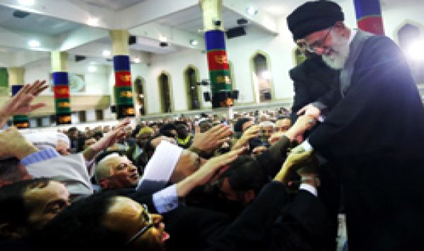 الإمام الخامنئی یستقبل المشارکین فی «المؤتمر العالمی لأساتذة الجامعات و الصحوة الإسلامیة» 