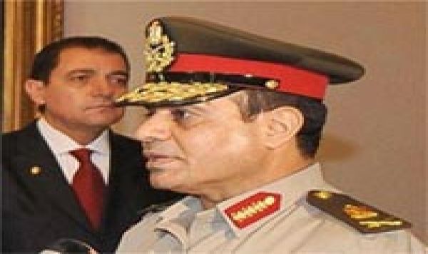 وزير الدفاع المصري يحيل 70 لواءً للتقاعد 