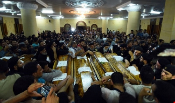 مصر تهاجم داعش في ليبيا.. والسيسي: هجوم المنيا لن يمر دون حساب