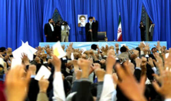 الإمام الخامنئی فی الحرم الرضوی: إذا ارتکبت إسرائیل أیة حماقة سنسوّی تل أبیب و حیفا بالأرض