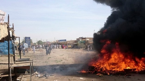 قتلى وجرحى في احتجاجات السودان والحكومة تتهم &quot;مندسين&quot; بالتخريب