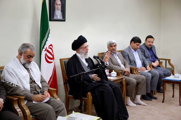 الإمام الخامنئي يستقبل أعضاء لجان ثلاثة ملتقيات خاصة بالشهداء