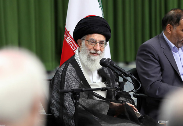 الإمام الخامنئي: من الجيد تأليف أشعار هزلية حول تعيين السعودية عضواً في لجنة حقوق الإنسان