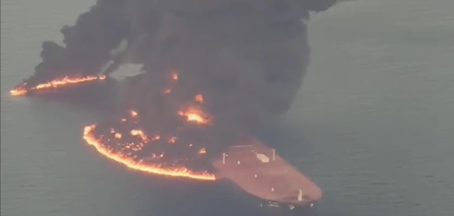حرس الثورة: انفجار لغم بناقلة تحمل مليوني برميل نفط خدعها الجيش الأميركي