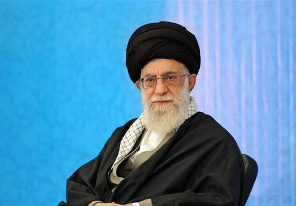 قائد الثورة يبلغ تحياته الى افراد الجيش الايراني بمناسبة اليوم الوطني للجيش