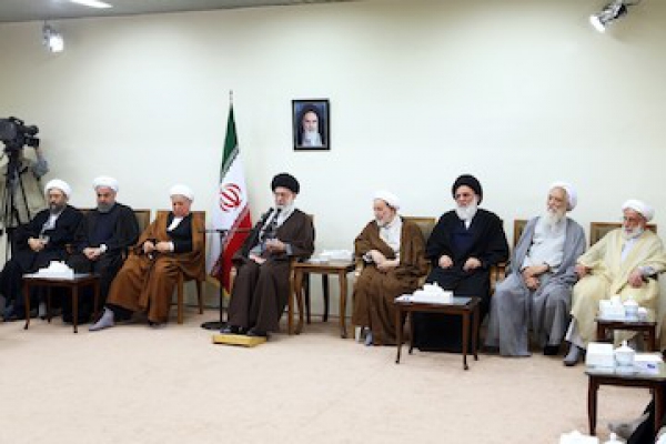 الإمام الخامنئي يستقبل رئيس و أعضاء مجلس خبراء القيادة بعد اجتماعهم الدوري