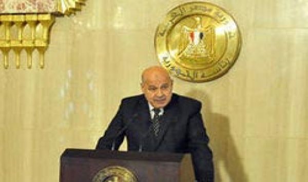 مرسي يستعد لتأجيل الاستفتاء على الدستور وتأجيله بالخارج