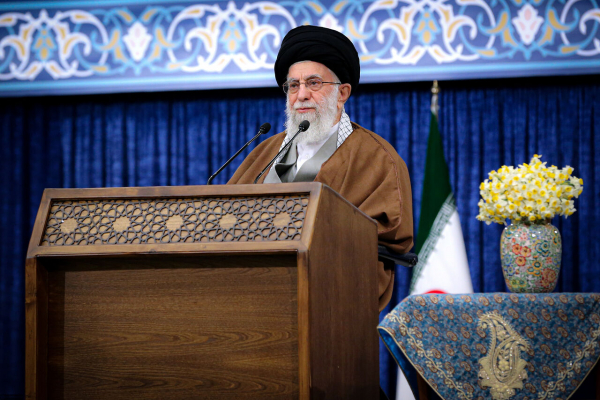 قائد الثورة يبارك العام الجديد: العام الجاري هو عام &quot;الانتاج،الدعم، ازالة الموانع