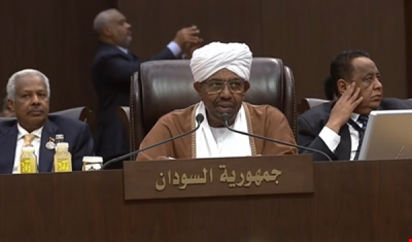 لـ&quot;أسباب خاصة&quot;.. البشير لن يحضر قمة الرياض!