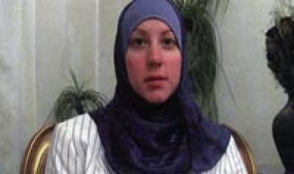 المبشرة المسيحية الكندية التي أسلمت و تحولت الى داعية للاسلام