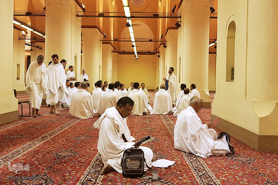 If a person in the state of ihram commits a prohibited act (such as using perfume) out of forgetfulness or ignorance, what is the ruling?