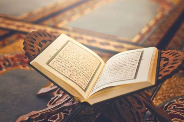 How does Shia theology interpret the Quran differently?