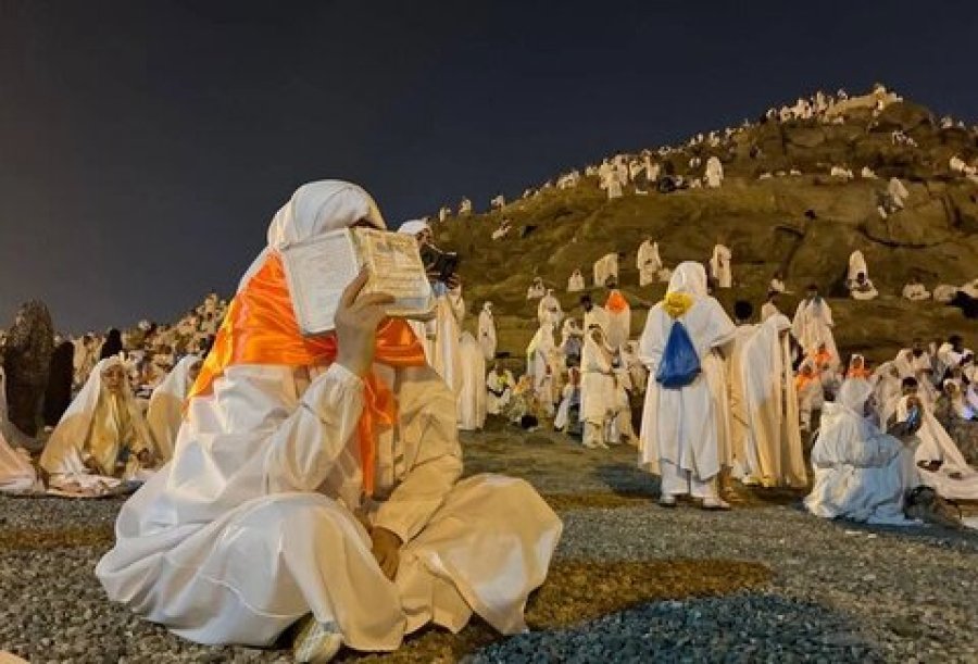 Hajj pilgrims depart for Arafat