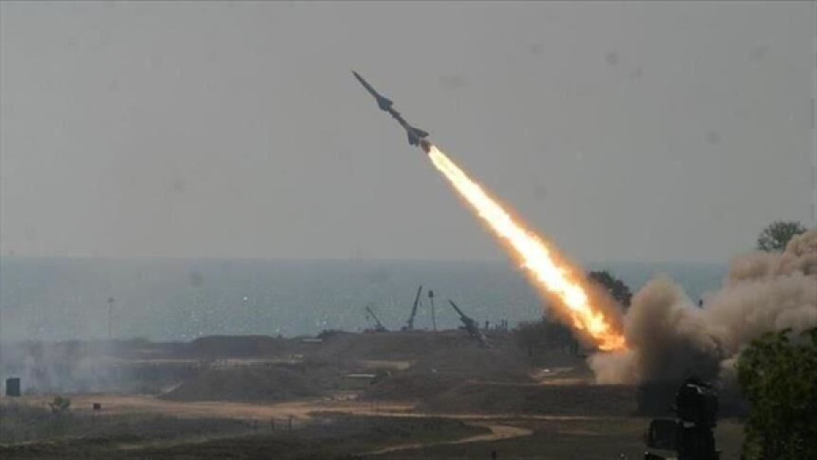 Yemeni Forces Claim Missile Strike on Saudi Oil Tanker