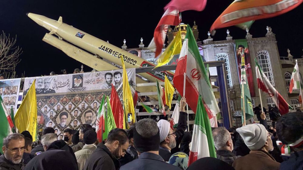 Iran knows how to confront restrictions, stand up to bullying: Araghchi