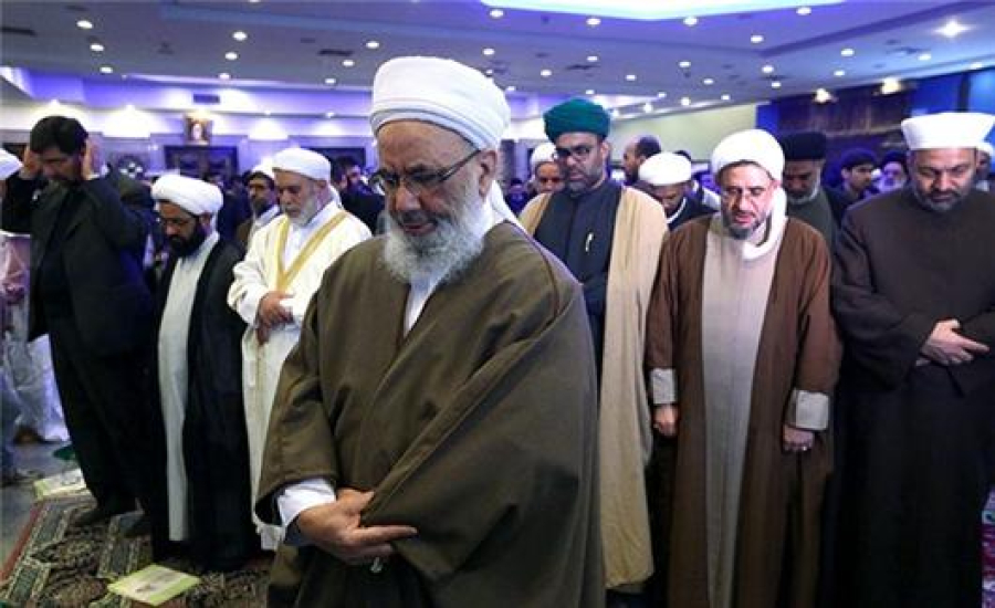 Why do Shiʿa keep their hands at their sides during prayer instead of folding them like Sunnis?