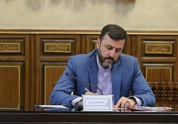 غریبآبادی: تنگه هرمز فقط با فرمان ایران بسته و باز میشود