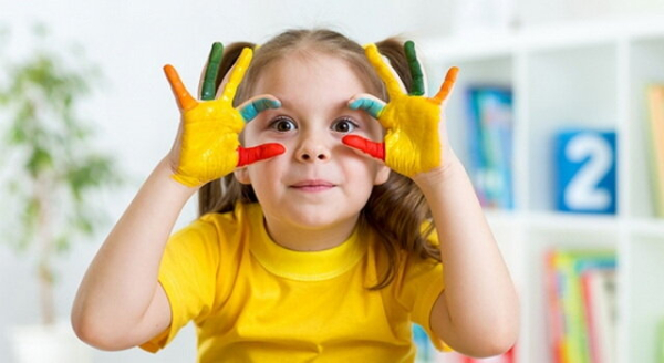 چگونه خلاقیت کودک‌مان را شکوفا کنیم؟