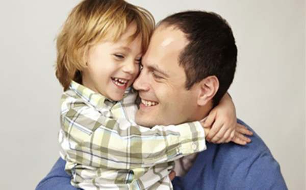 چگونه می‌توانیم عزت نفس سالم را در کودکان پرورش دهیم؟