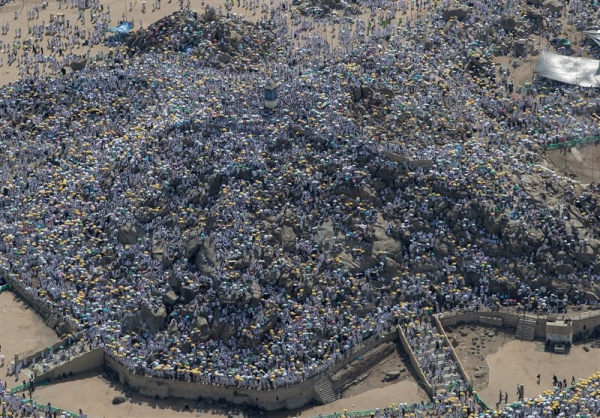 کعبه در مکه؛ چرا وقوف در خارج از حرم واجب است؟