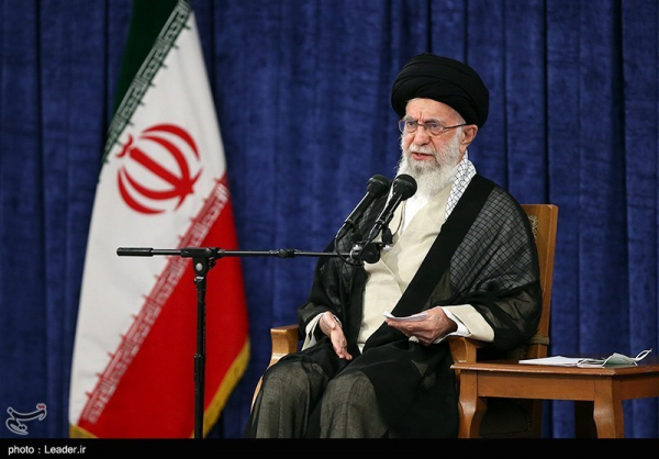 رهبر انقلاب: با افراد همسو با دشمن برخورد امنیتی قضایی و با افراد هیجان‌زده کار فرهنگی شود
