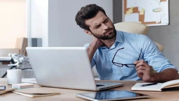 درد‌های گردن و کمر در کمین افراد پشت‌میزنشین و مشاغل سنگین