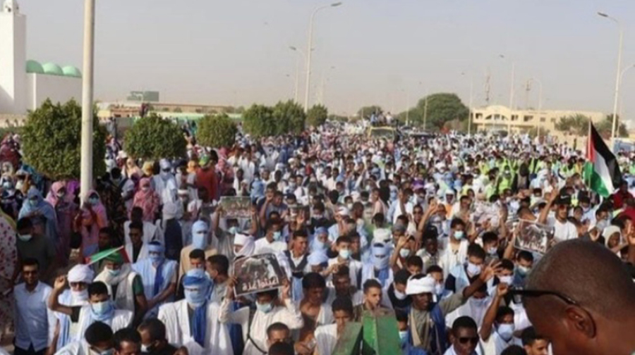 Les Mauritaniens se sont rassemblés devant l’ambassade des États-Unis pour protester contre le plan de Trump pour Gaza