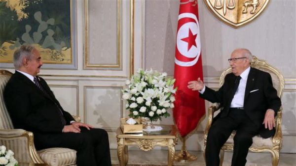 Tunisie : Haftar reçu par le président Essebsi