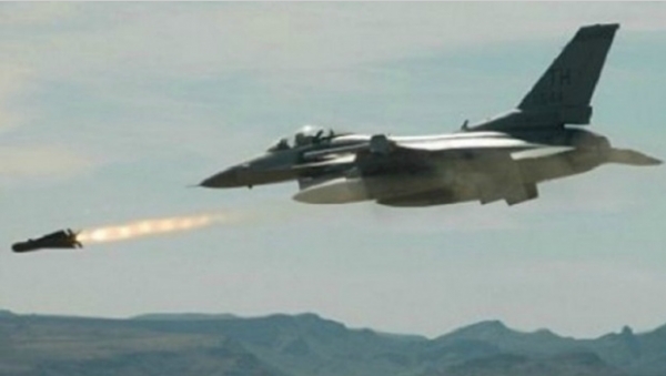 Les chasseurs israéliens bombardent Gaza